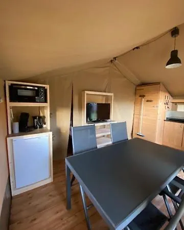 Safaritent Schaapje Met Prive Sanitair Campismo de Luxo Nistelrode